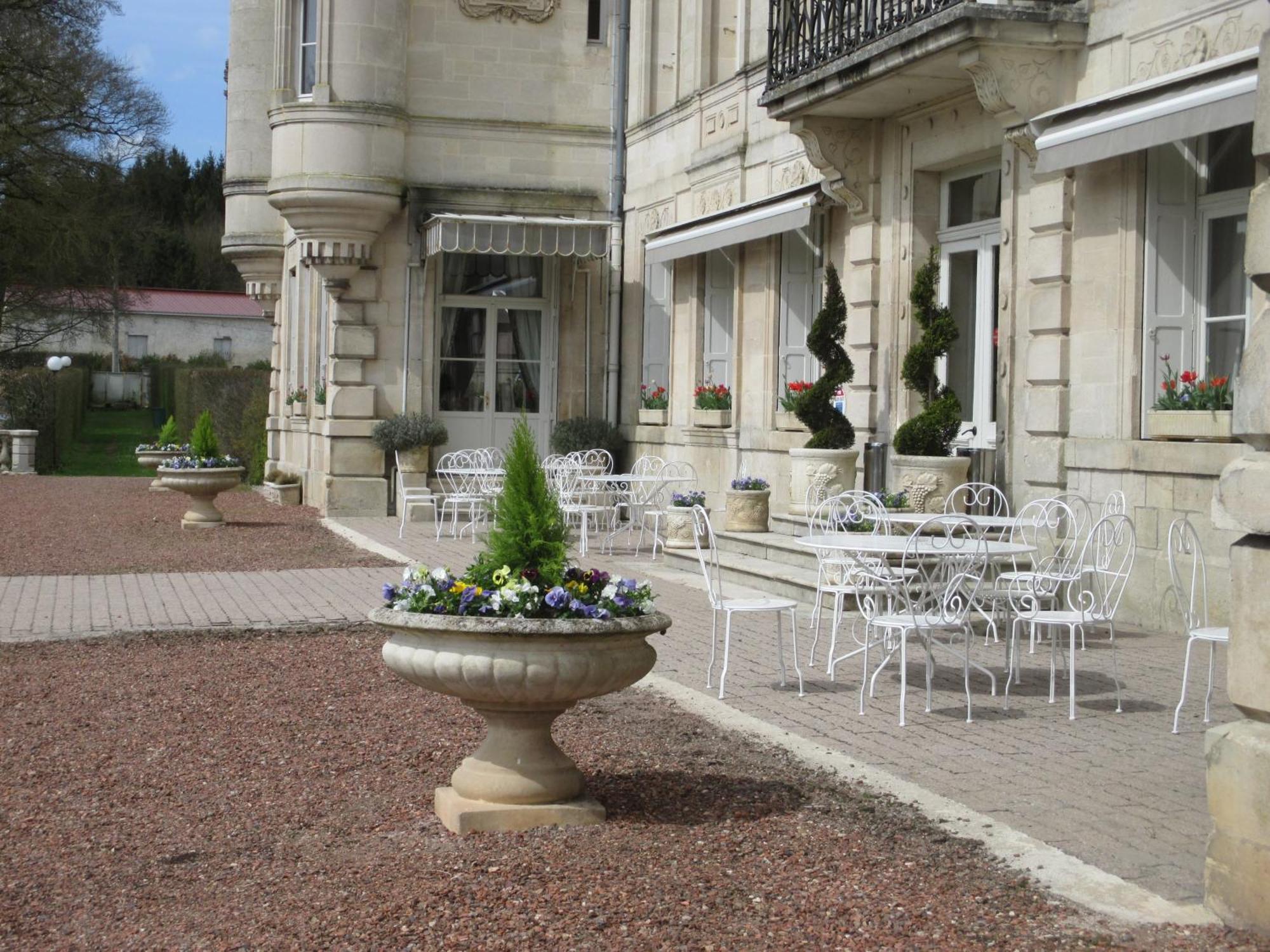 Chateau Des Monthairons Hotel Restaurant Gastromaison Spa Privatif Les Monthairons Exterior foto